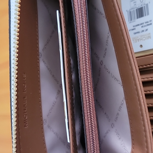 Michael Kors Jet Set Travel Large Continental Wallet, Vanilla - Picture 7 of 8